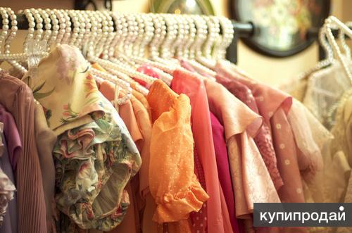 Работник на выкладку одежды Работник на выкладку одежды