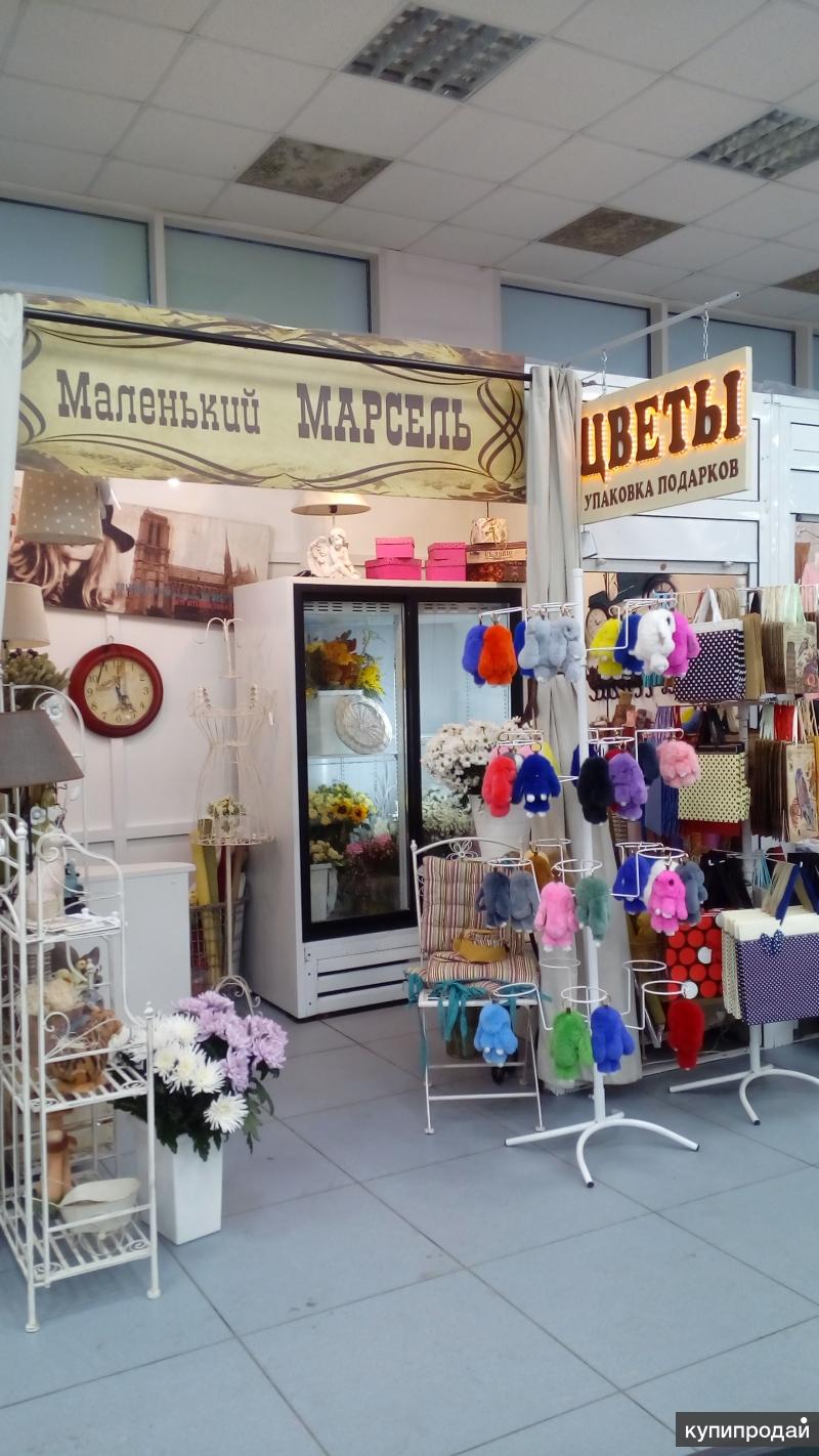 Аренда под цветы и подарки Аренда под цветы и подарки