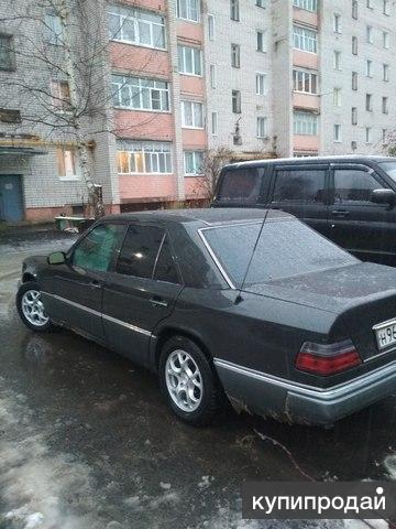 Мерседес Бенс 220Е.