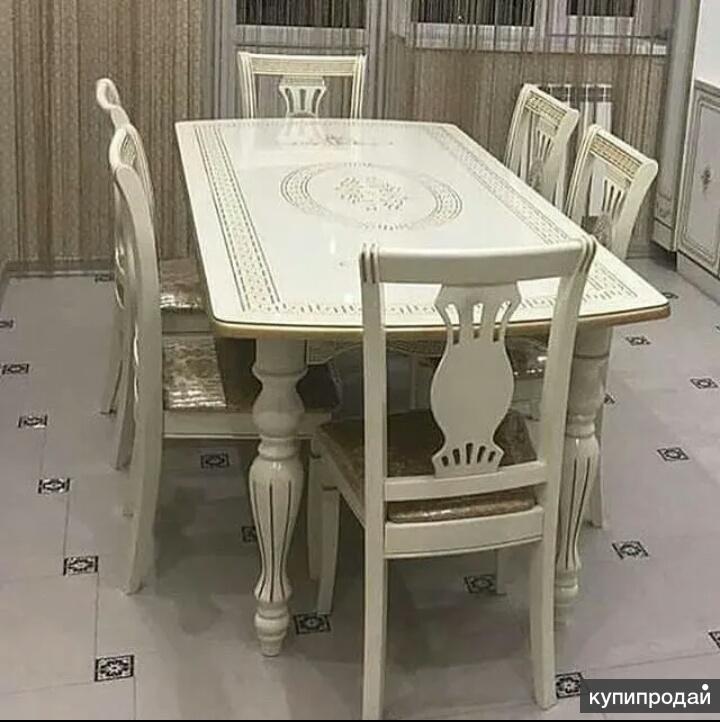 Кухонный стол стулья б у. Стол Версаче слоновая кость 120. Мебель Версаче столы и стулья. Мебель Гойты версачи стол. Большой кухонный стол со стульями.