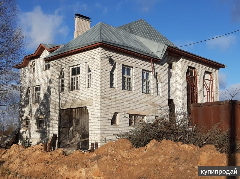 Большой блочно - кирпичный коттедж 450 кв.м. в черте г. Пскова