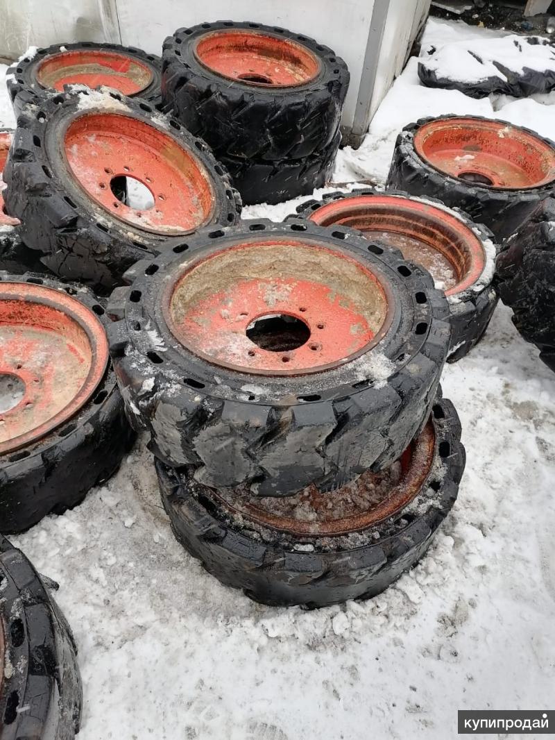 Цельнолитые шины 8. Перепрессовка цельнолитых шин. Шина цельнолитая с диском 12-16. Дикс колеса погрузчика r20. Диски шин цельнолитых.