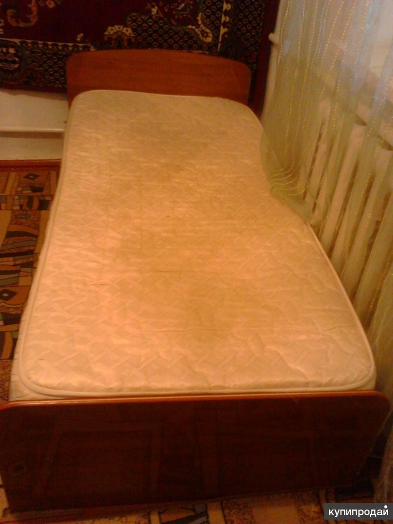 Полуторка бу. Кровать полуторка с матрасом. Кровать полуторка Старая. Полуторные кровати советские. Советская кровать полуторка.