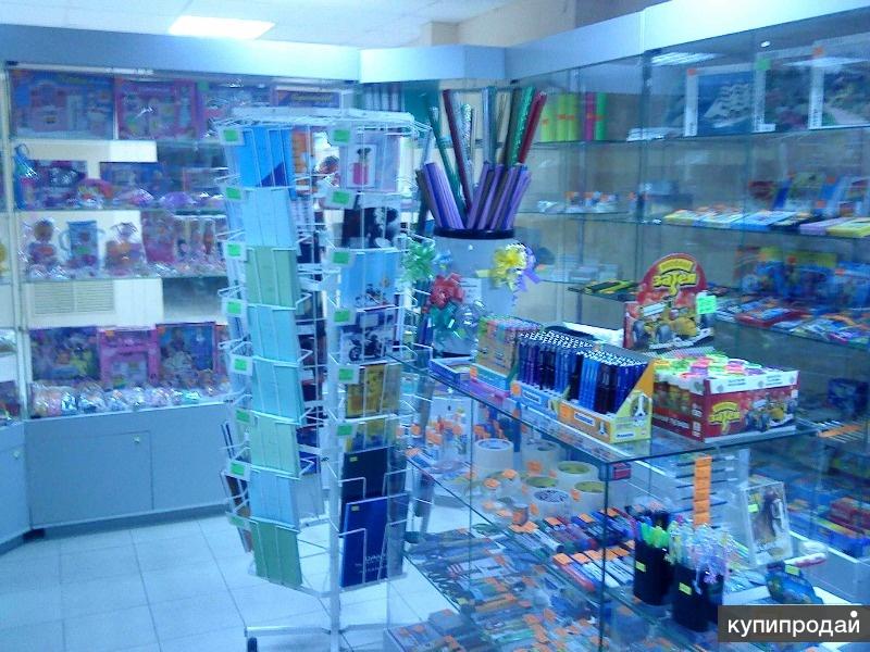 Витрины канцелярских магазинов. Оборудование для магазина канцелярии. Торговое оборудование для канцтоваров. Оборудование для витрины канцтоваров. Оборудование для магазина игрушек и канцтоваров.