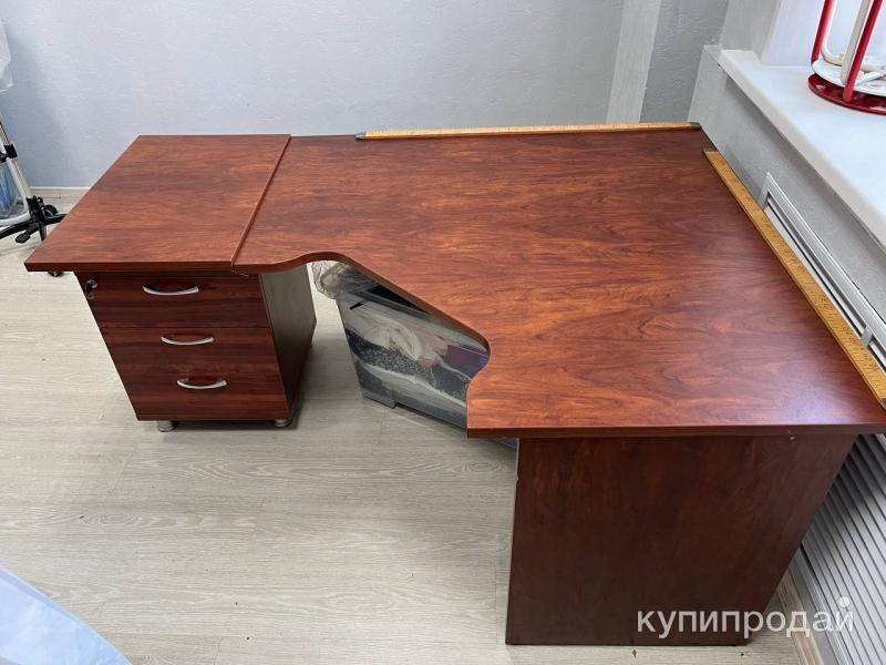 Офисный стол с тумбой в Москве