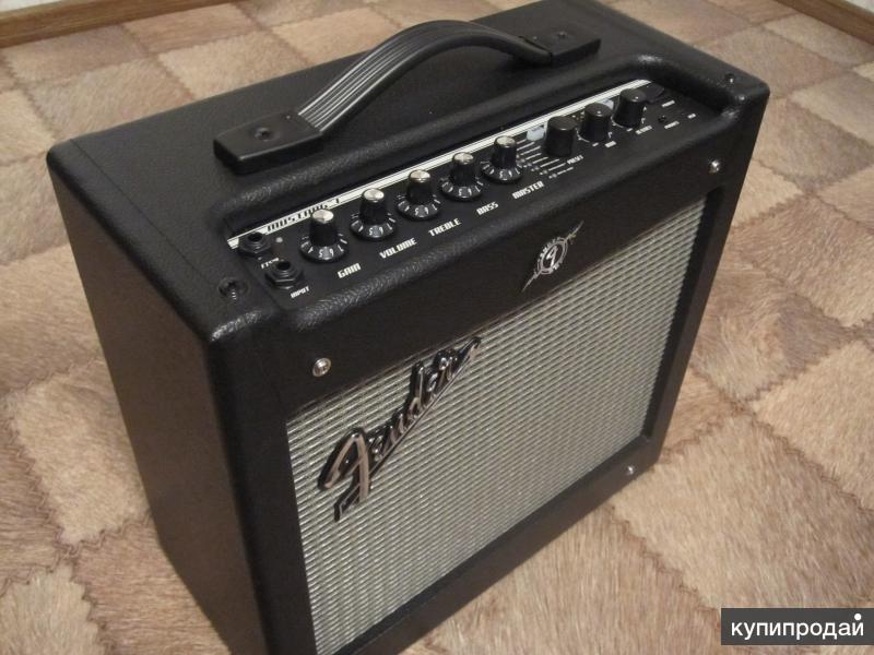 Продам комбик Fender Mustang