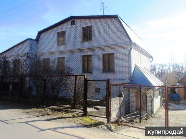 В тихом центре г.Брянска продается кирпичный дом-особняк. Документы готовы.