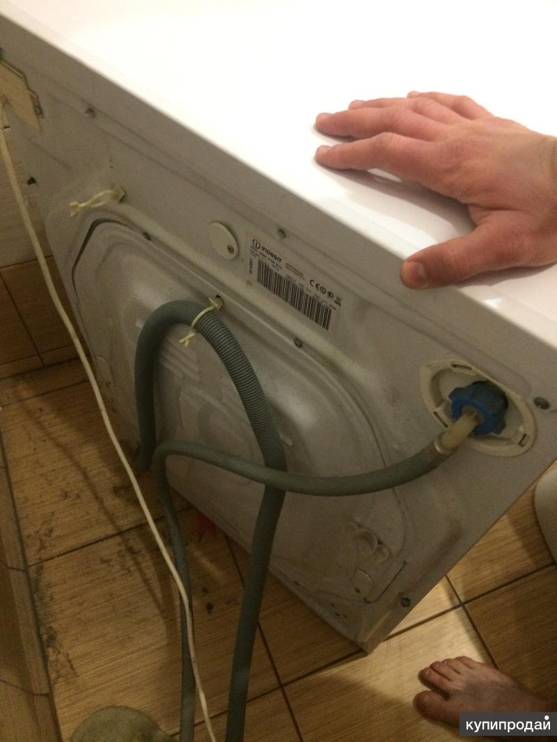 Не сливает стиральная машина индезит причины. Шланг сливной от стиральной машины Индезит WISN 100. Задняя панель для стиральной машины Индезит.