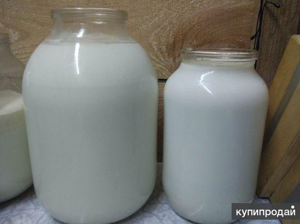Бутылка молока буренка раньше вмещала. Бычье молоко. Продам молоко коровье. Кто продает молоко. Коровье молоко в металлической банке.