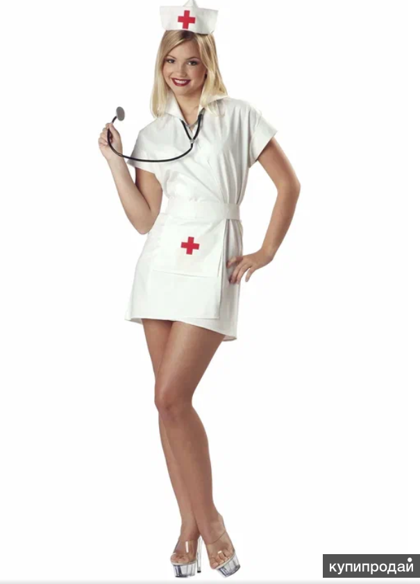 Девушка в халате медсестры
