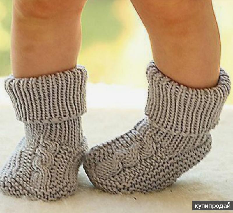 Три на носочки. Носочки Дропс спицами. Детские вязаные носочки. Носки детские вязаные. Вязаные детские носки спицами.