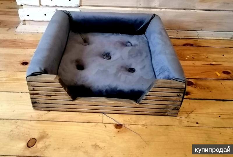 Как выглядит специальная кровать со спальным местом для домашних животных