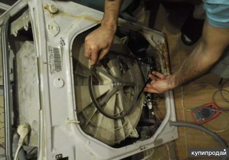 Ремонт стиральных машин аристон в москве. Сломанная стиральная машина. Разобранная стиральная машина. Поломанная стиральная машина. Сломалась стиральная машинка.