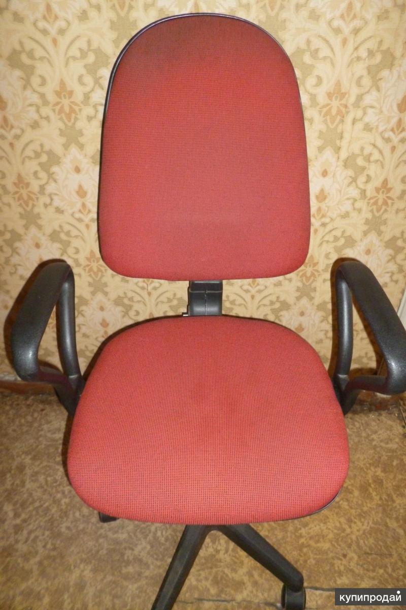 Купить сиденье в кирове. Офисный стул красного цвета. Офисный стул Киров. Красные стулья Киров. Продам кресло.