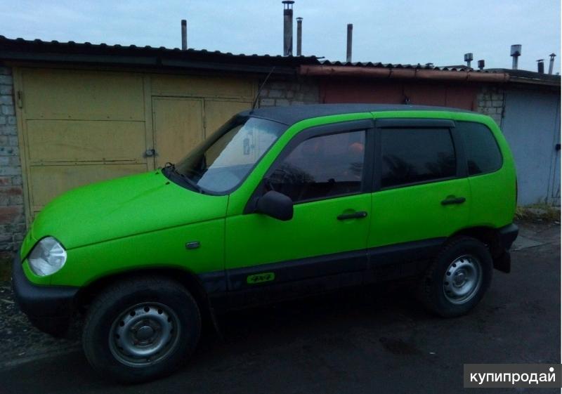 Chevrolet Niva зеленая