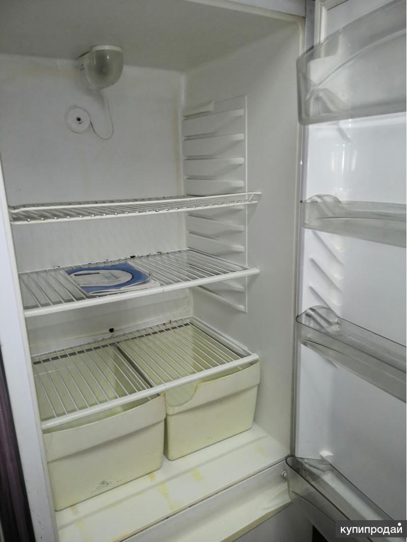 Морозилка снизу. Холодильник Бирюса 2 камерный. Холодильник Бирюса двухкамерный морозилка внизу. Холодильник Бирюса с морозилкой внизу. Холодильник Бирюса Омск.