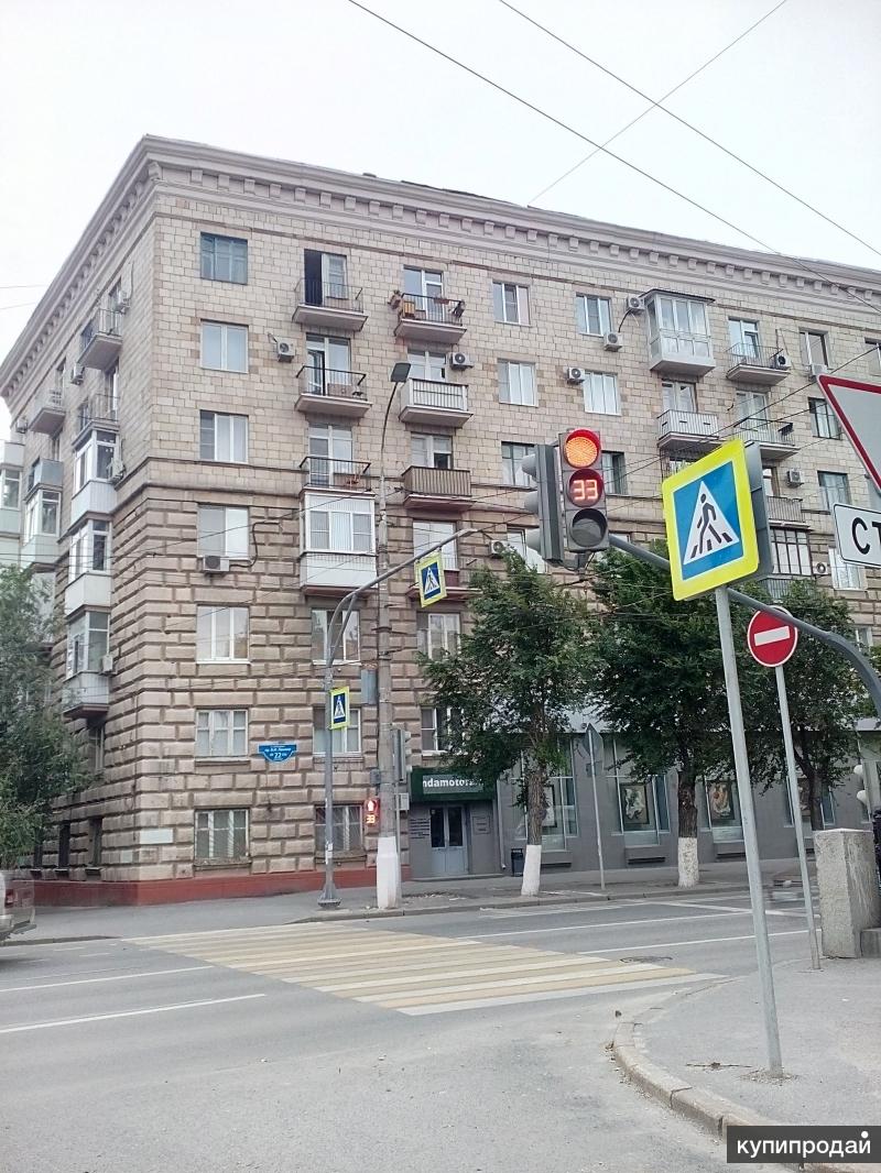 Продам 2-к квартиру в Центре с видом на проспект, 56 м2, 3/7 эт.