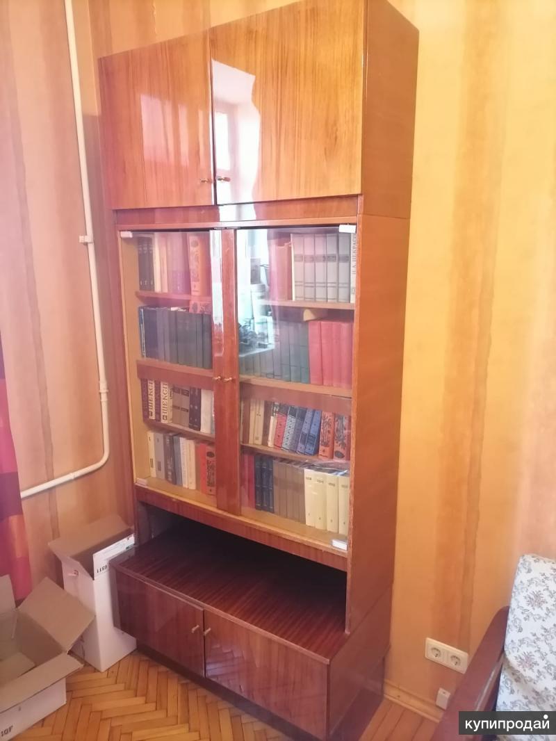 Книжный шкаф старинный в Санкт-Петербурге