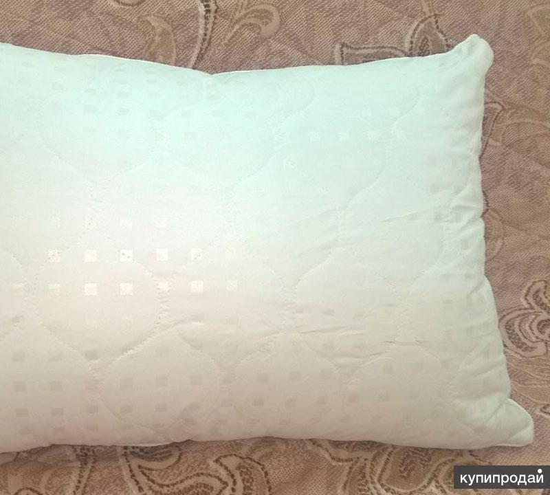 Большая подушка голубая. Параметры подушки. Мокрая подушка фото. Симптом мокрой подушки. Почему ночью мокрая подушка.
