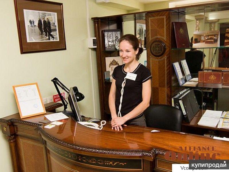 Администратор в театральном зале