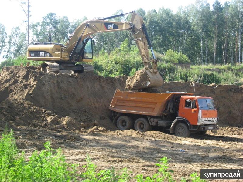 Самосвалы разработка котлованов. Котлованный грунт самосвал. Грунт котлованный КАМАЗ. Экскаватор копает траншею. Котлован +с самосвалами.