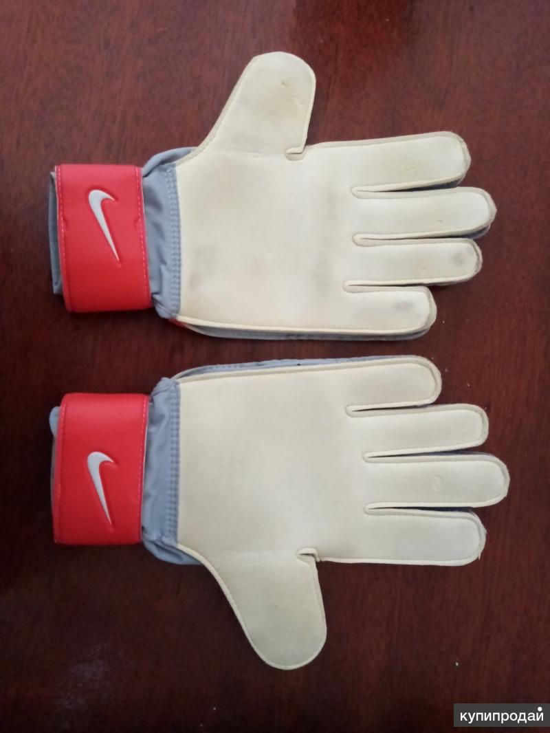 Вратарские перчатки для футбола: как правильно подобрать размер