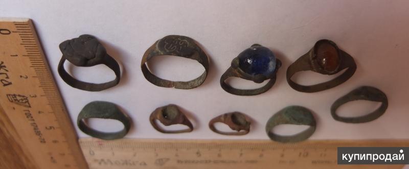 Бронзовое кольцо история обычной семьи 49. Бронзовые кольца старинные. Древнее бронзовое кольцо. Старинный перстень бронза. Бронзовые античные кольца.