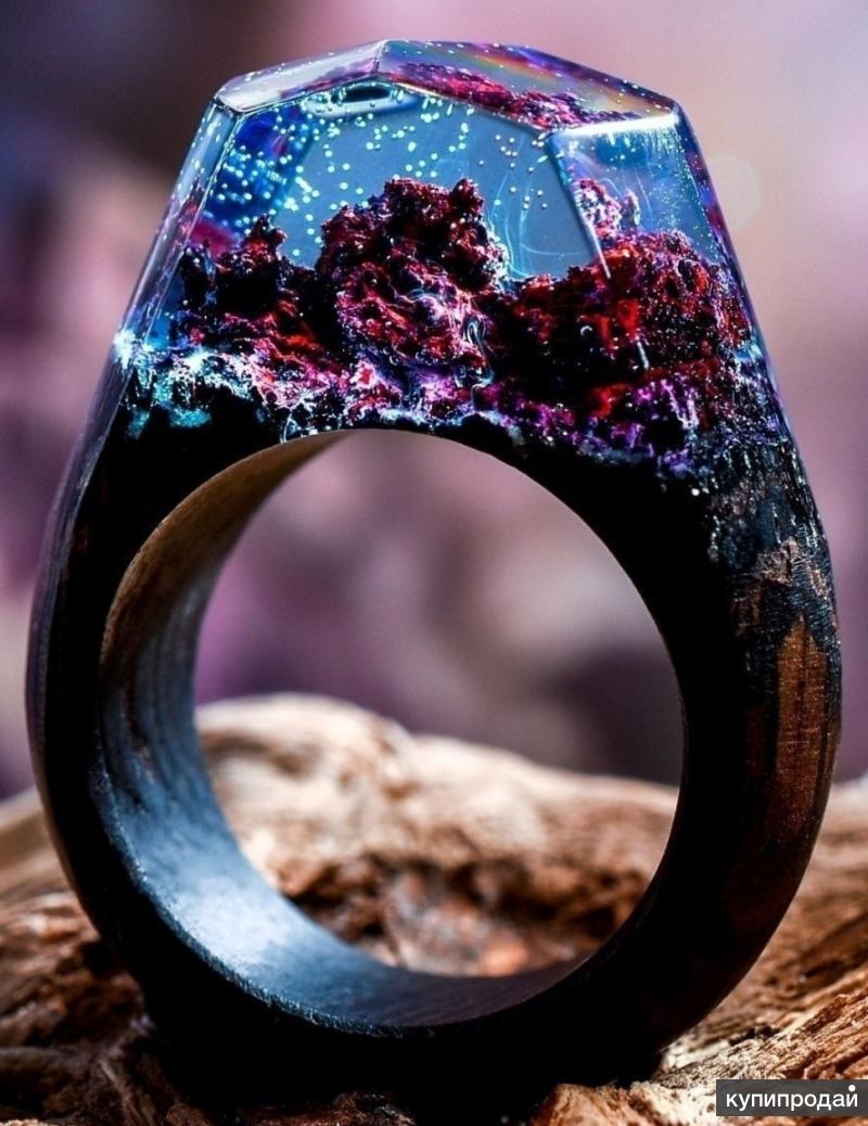 Кольцо с фотографией внутри камня