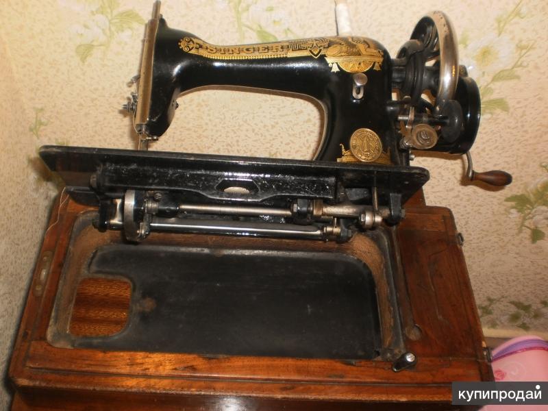 Год выпуска швейной машинки зингер. Швейная машинка Зингер 1909 года. Clydebank, Scotland машинка Зингер. Машинка Зингер 1909 года. Зингер швейная машинка 1910 года.