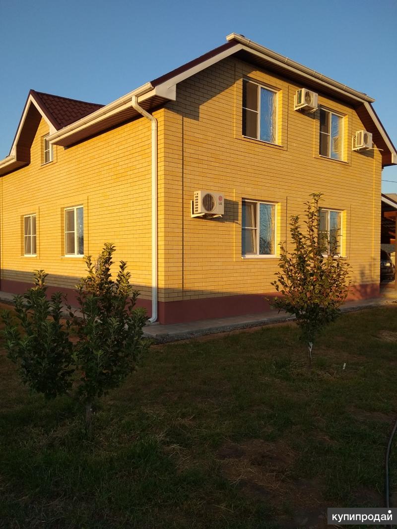 Купить недвижимость в астрахани. Дом в Астрахани. Коттеджи в Астрахани. Частный дом в Астрахани. Желтый дом в Астрахани.