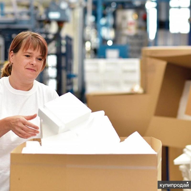 Фасовщица на заводе. Солофарм завод в спб. Рабочий склада. Укладчик упаковщик. Упаковка товара на складе.