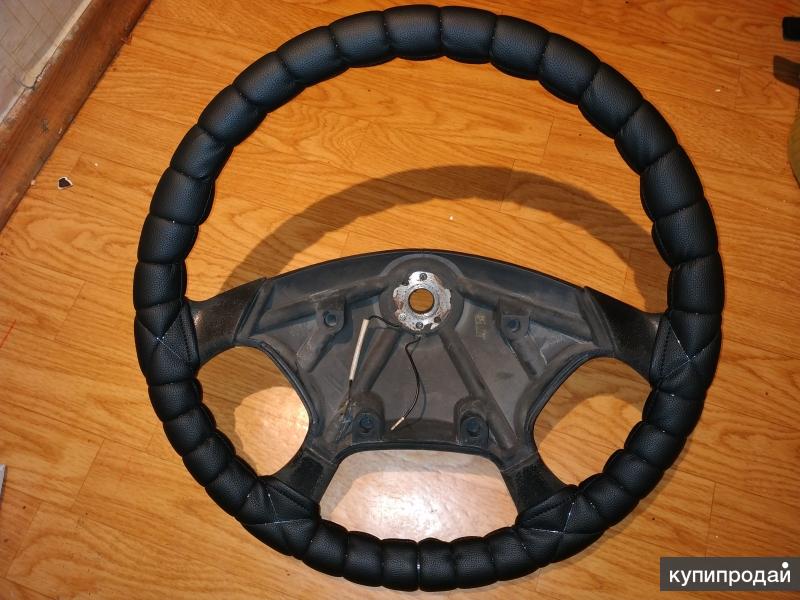Оплётка на руль мерседес актрос размер. Оплётка на руль грузового автомобиля. Руль маз 5440 оплетка черно синяя. Оплетка на руль урал 4320. Оплетка на руль грузового автомобиля.