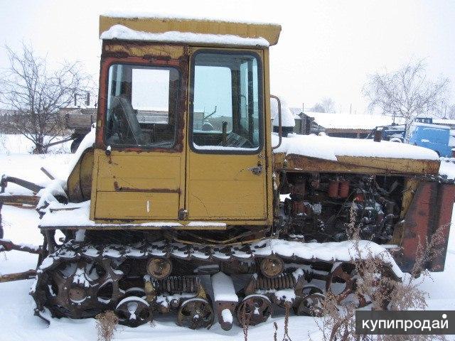 Трактора в дербенте. Дт 75 вид спереди. Трактор почтальон дт-75. Дт-75 кабина. Трактор дт-75 спереди.