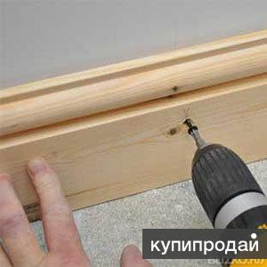Монтаж деревянного. Крепление деревянного плинтуса. Монтаж деревянного плинтуса. Саморез для деревянного плинтуса. Установка деревянных плинтусов.