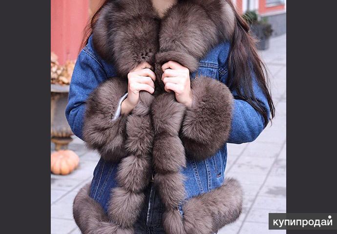Джинсовая куртка с мехом песца женская. Джинсовка с мехом женская 2020. Куртка на кроличьем меху. Джинсовка с песцом. Джинсовая куртка с мехом песца.