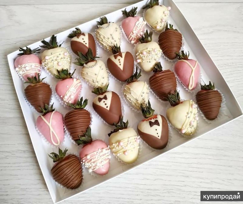 Клубника в шоколаде в коробке. Клубника в шоколаде. Клубника в шоколаде срок хранения. Клубника в шоколаде срок хранения. Клубника в шоколаде (15 шт.