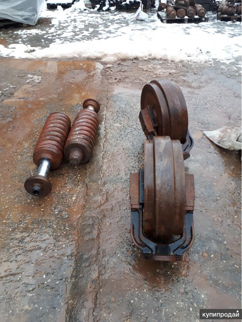 ленивец экскаватора. ленивец экскаватора. направляющее колесо экскаватора хитачи 330. натяжитель ленивца хитачи 200-3. колесо направляющее хундай 210.