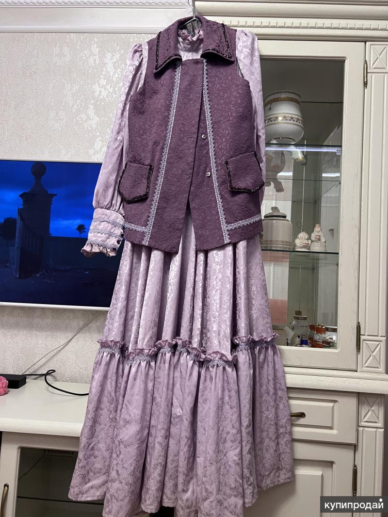 Якутский национальный костюм.: платье, повязка на голову, подъюбник.