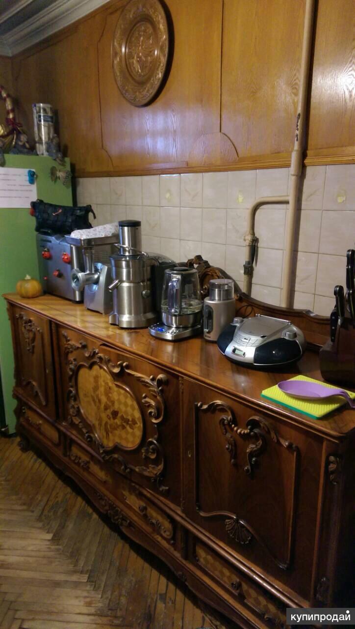 Продаю антикварную мебель в Москве