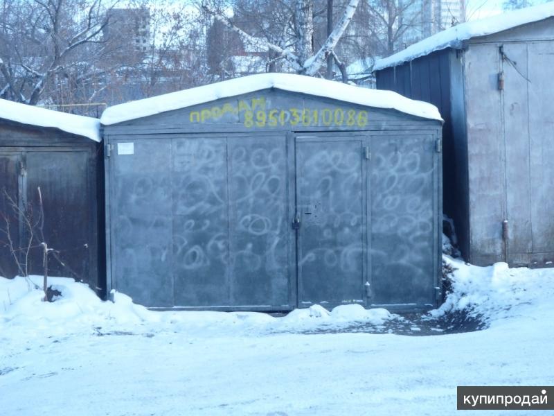 Металлические гаражи новосибирск. Советский Железный гараж. Советский металлический гараж. Второй этаж на металлическом гараже.