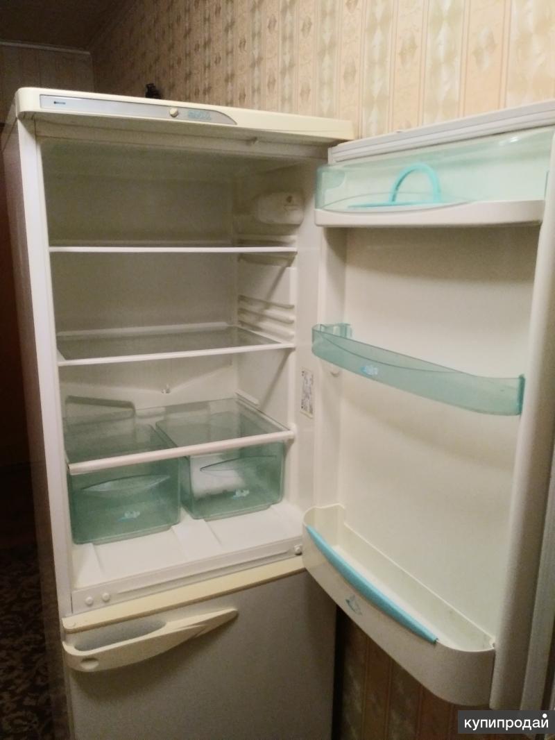 Авито холодильник маленький б. Холодильник б/у. Дешевый холодильник в рабочем состоянии. Бэушный холодильник маленький.