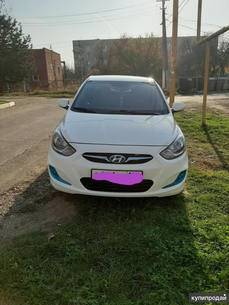 Авито краснодарский солярис. Хендай Солярис Краснодар. Hyundai Solaris Краснодар. Белый Солярис с зелеными фарами. Солярис Краснодар фото.