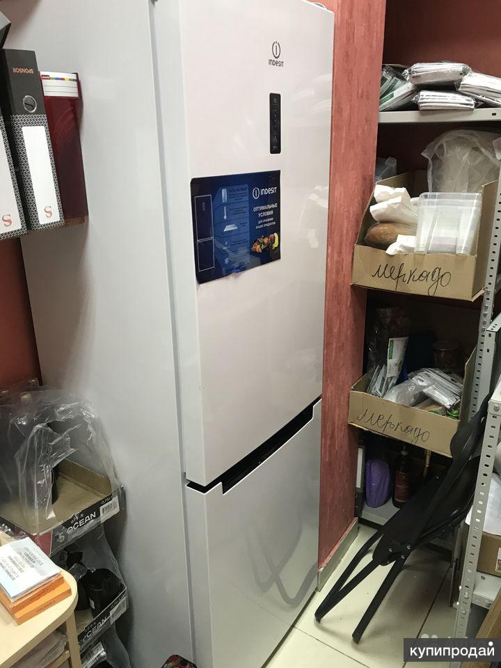 Даром холодильник indezit DF5180W в Санкт-Петербурге