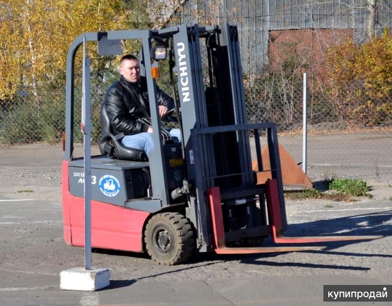 Учиться на погрузчик. Водитель погрузчика. Водитель вилочного погрузчика. Учёба на погрузчик. Погрузчик 4 разряда.