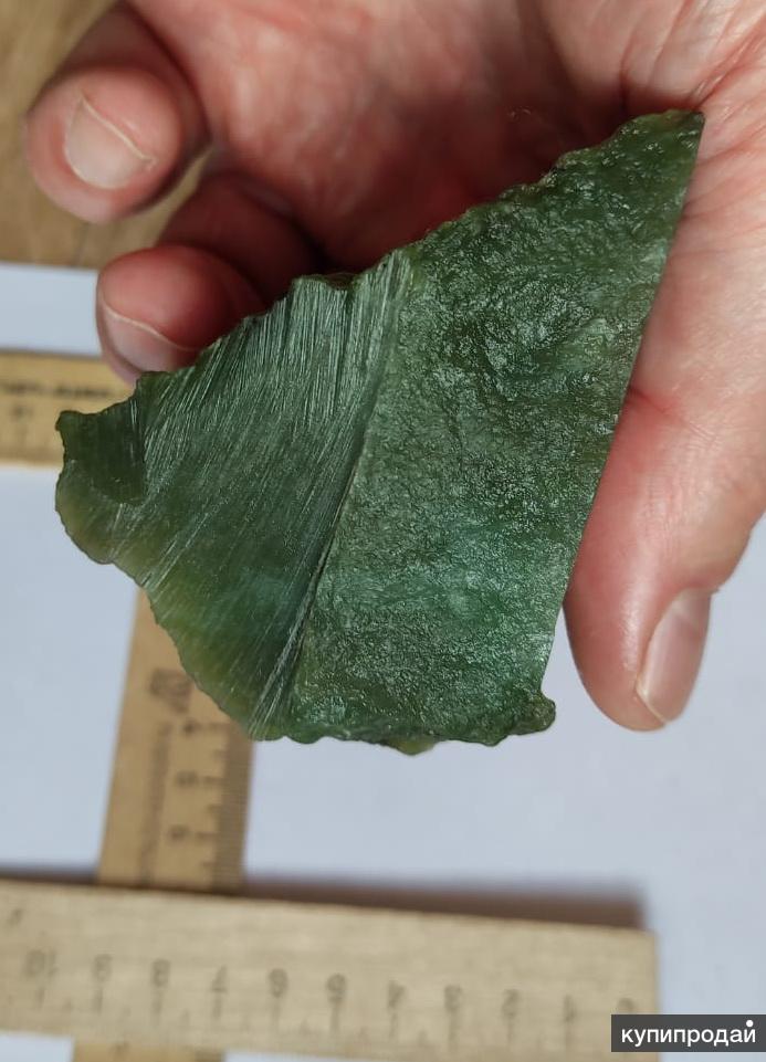 Зеленое стекло. Красивый зеленый. Желто зеленое стекло. Зеленый фрагмент. Зеленое битое стекло.